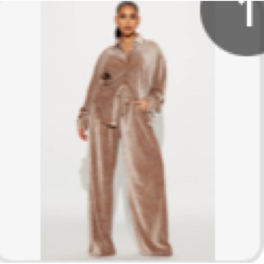 BRAND NEW! VELVET PLISSE PANT SET. (TAN)